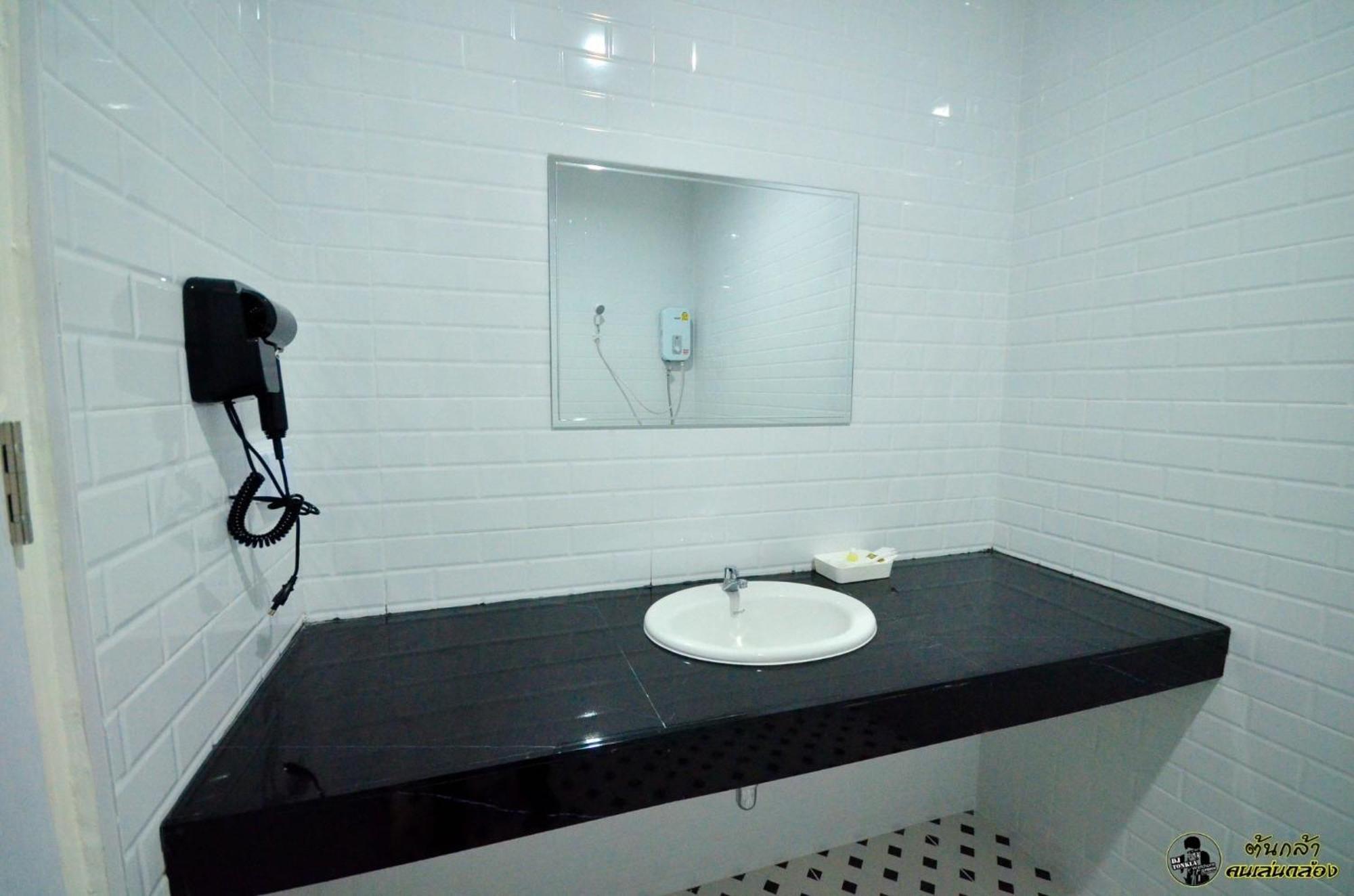 แอ่ว-ดีld Hotel&Residences Ngao エクステリア 写真